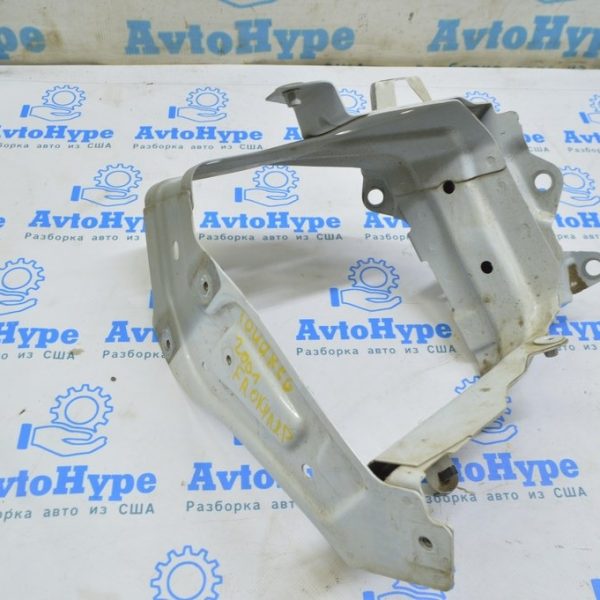 Окуляр телевизора правый VW Touareg 18-