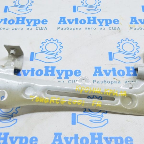 Кронштейн крыла перед прав VW Touareg 18- верхний