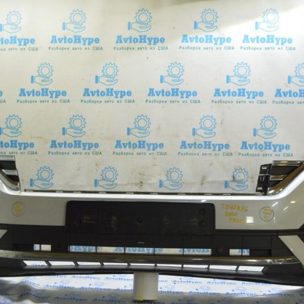 Бампер передний в сборе VW Touareg 18- под омыватель, под парктроники (01) белый, треснут