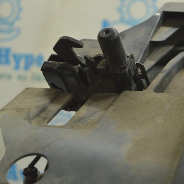 Замок капота правый VW Touareg 18- с датчиком