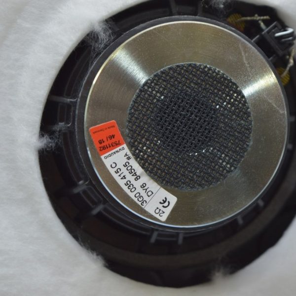 Динамик дверной перед прав VW Touareg 18- среднечастотный