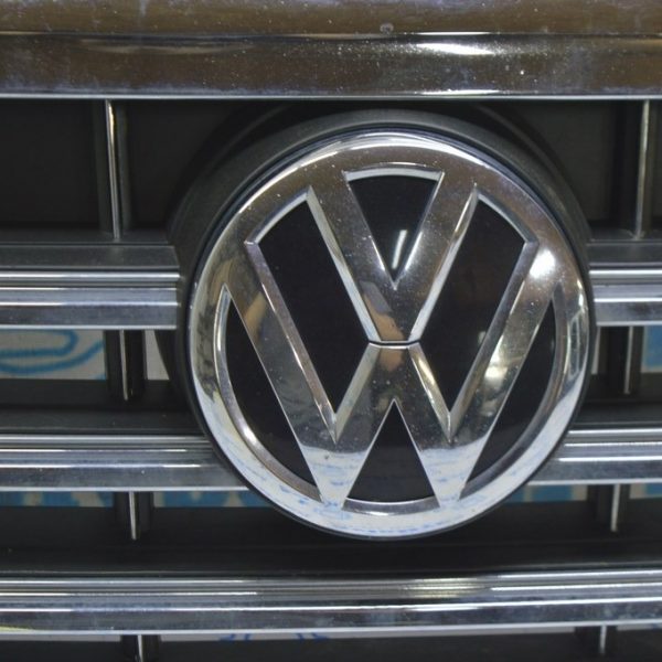 Эмблема решетки радиатора VW Touareg 18- хром