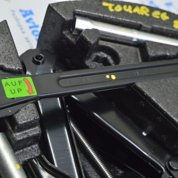 Ручка домкрата VW Touareg 18-