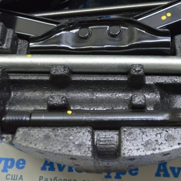 Буксировочный крюк VW Touareg 18-