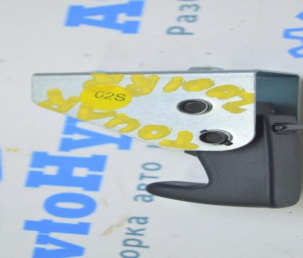 Крючок багажника VW Touareg 18-