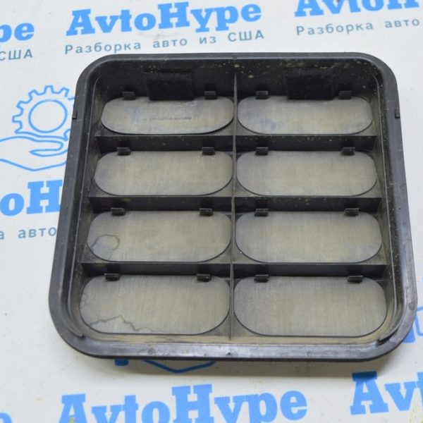 Щиток вентиляции правый VW Touareg 18-