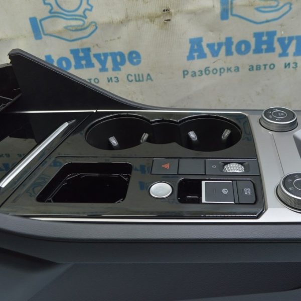 Накладка центральной консоли VW Touareg 18- серебро