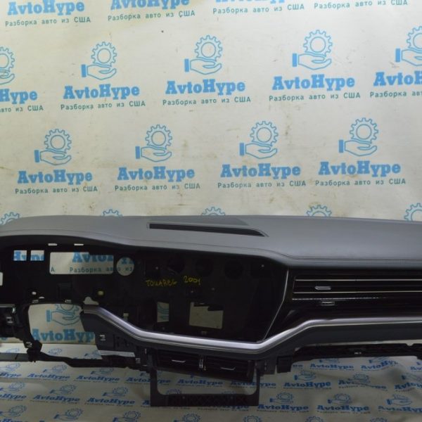 Дефлектор воздуховода передней панели центр VW Touareg 18- черн