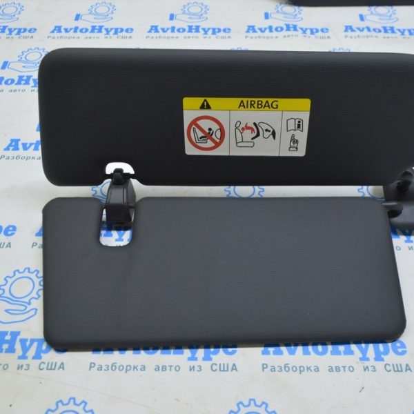 Крючок козырька VW Touareg 18- черн