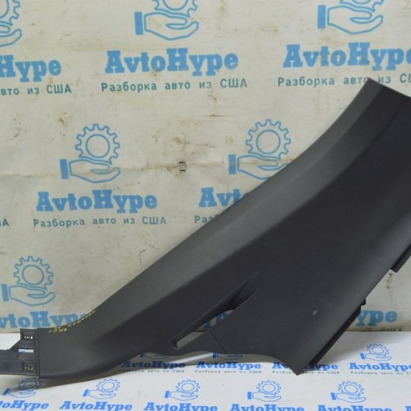 Накладка задней стойки низ правая VW Touareg 18- черн