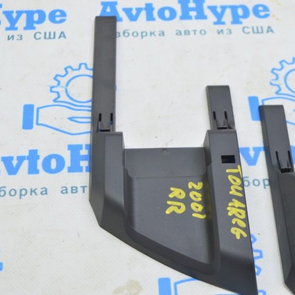 Накладка салазок заднего сиденья правая VW Touareg 18- черн