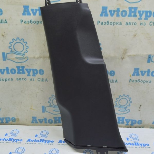 Накладка центральной стойки нижняя левая VW Touareg 18- черн