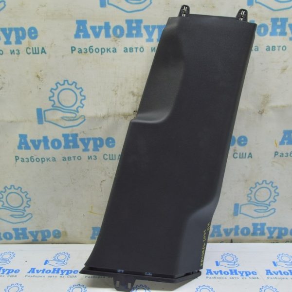 Накладка центральной стойки нижняя правая  VW Touareg 18- черн