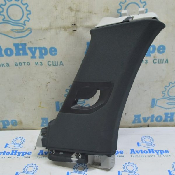 Накладка задней стойки верх перед левая VW Touareg 18- черн