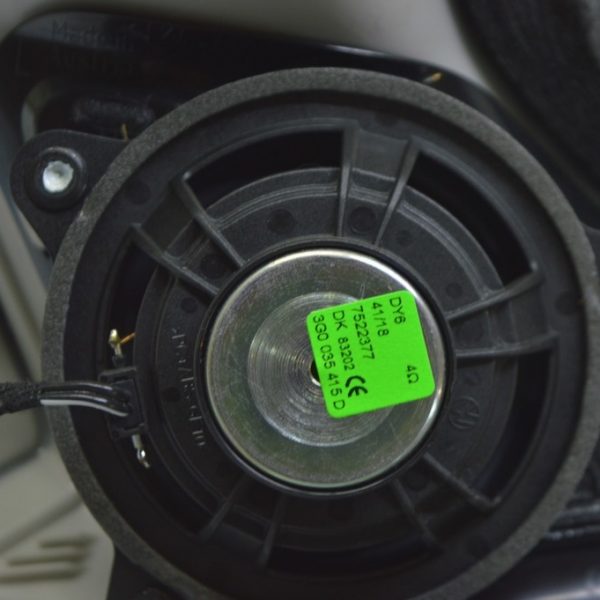 Динамик накладки задней стойки левый VW Touareg 18- среднечастотный