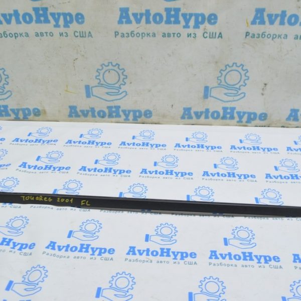 Молдинг лобового стекла левый VW Touareg 18-