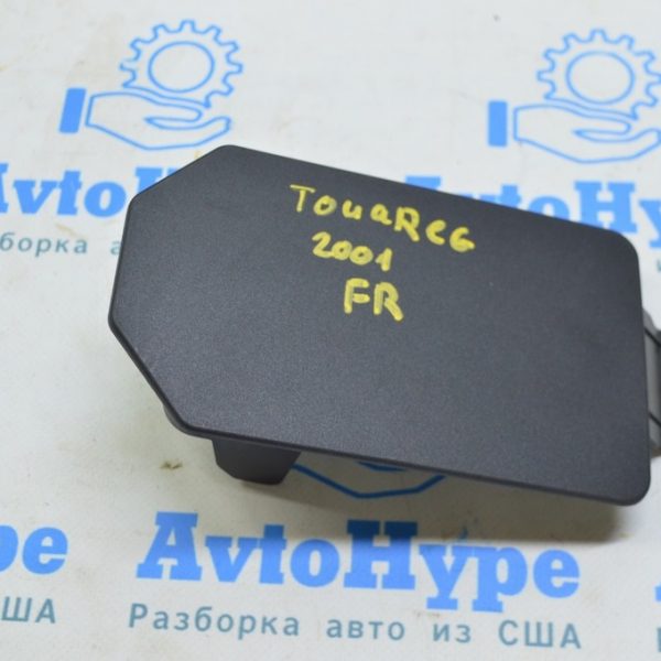 Заглушка покрытия пола перед прав VW Touareg 18- черн