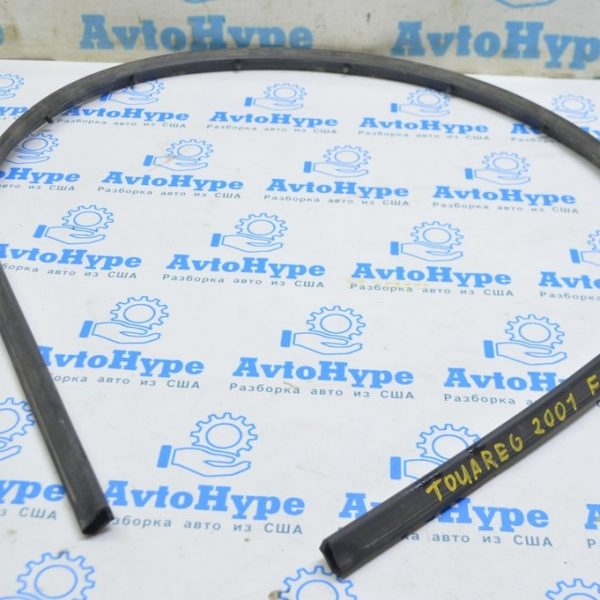 Уплотнитель капота передний VW Touareg 18-