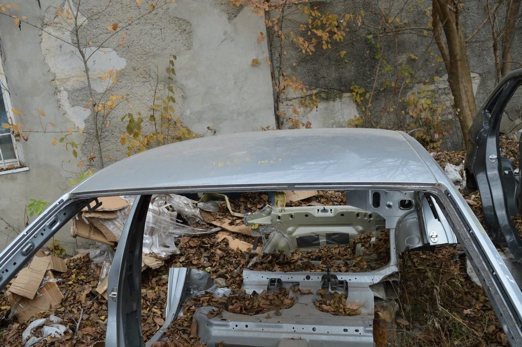 Крыша (металл) VW Jetta 19- без люка (01) серебро