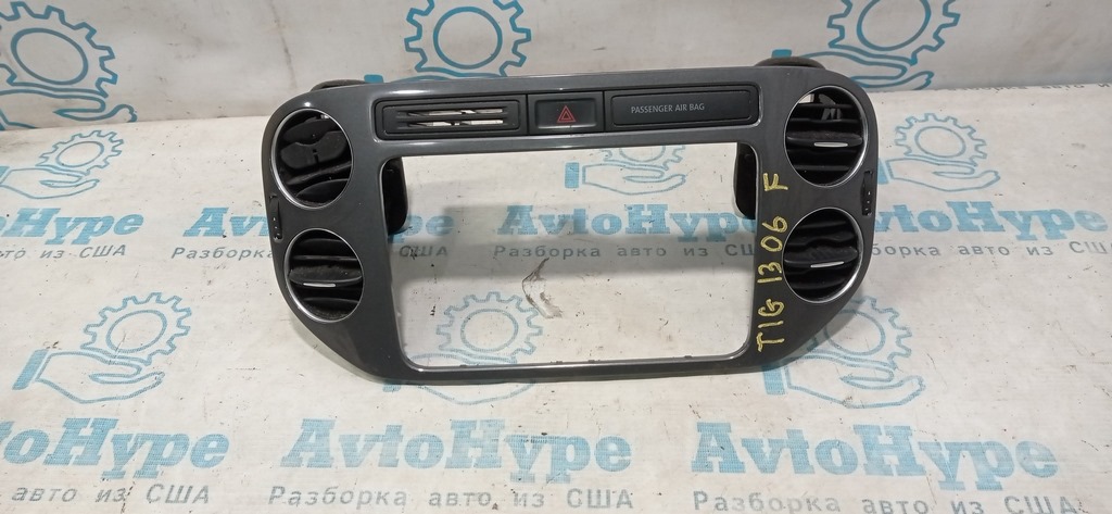 Воздуховод центральный VW Tiguan 09-17 рамка под магнитолу