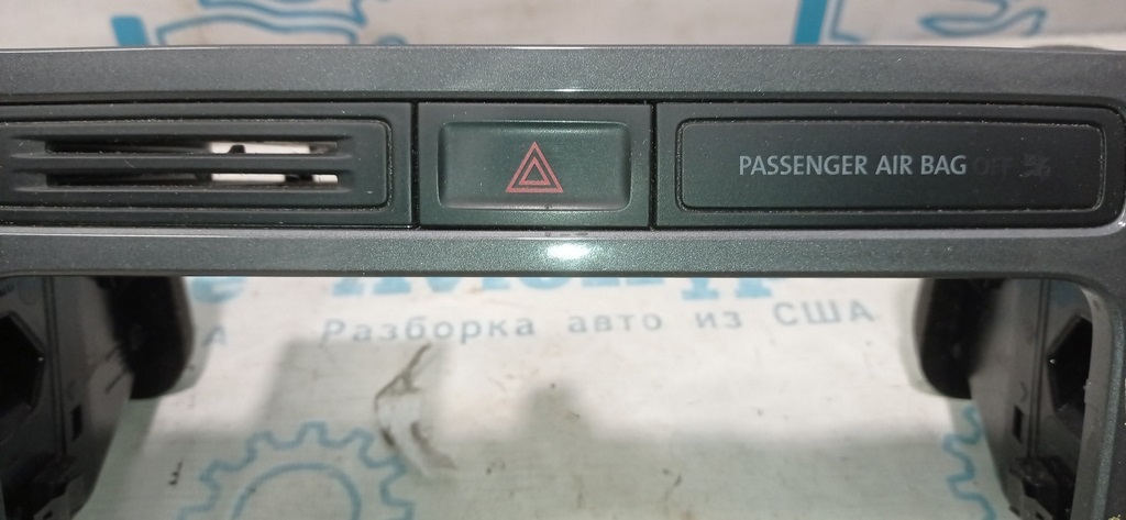 Кнопка аварийки VW Tiguan 09-17 деф.