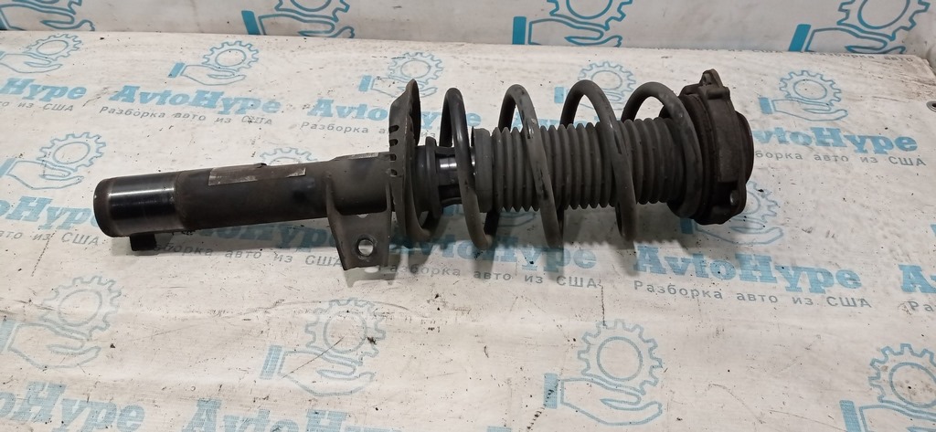 Стойка амортизатора в сборе перед прав VW Tiguan 09-17