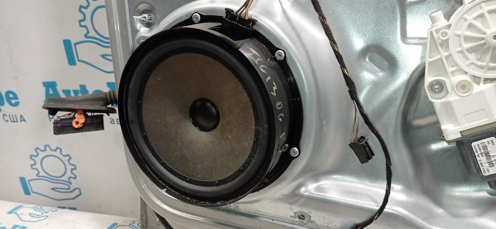 Динамик дверной перед прав VW Tiguan 09-17