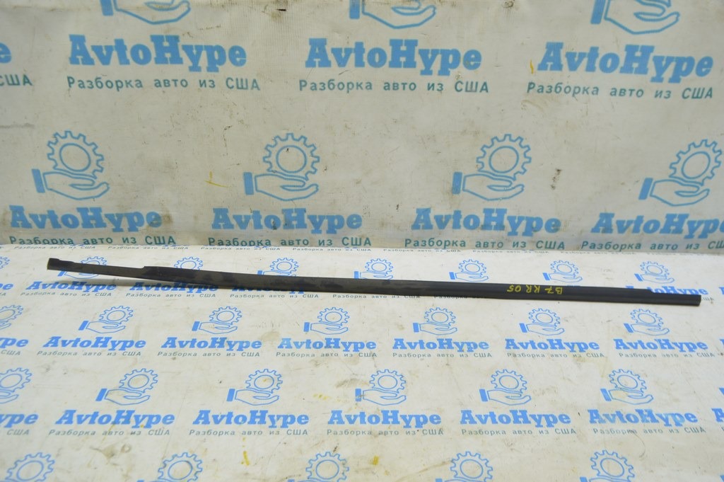 Молдинг дверь-стекло центральный зад прав VW Passat b7 USA мат