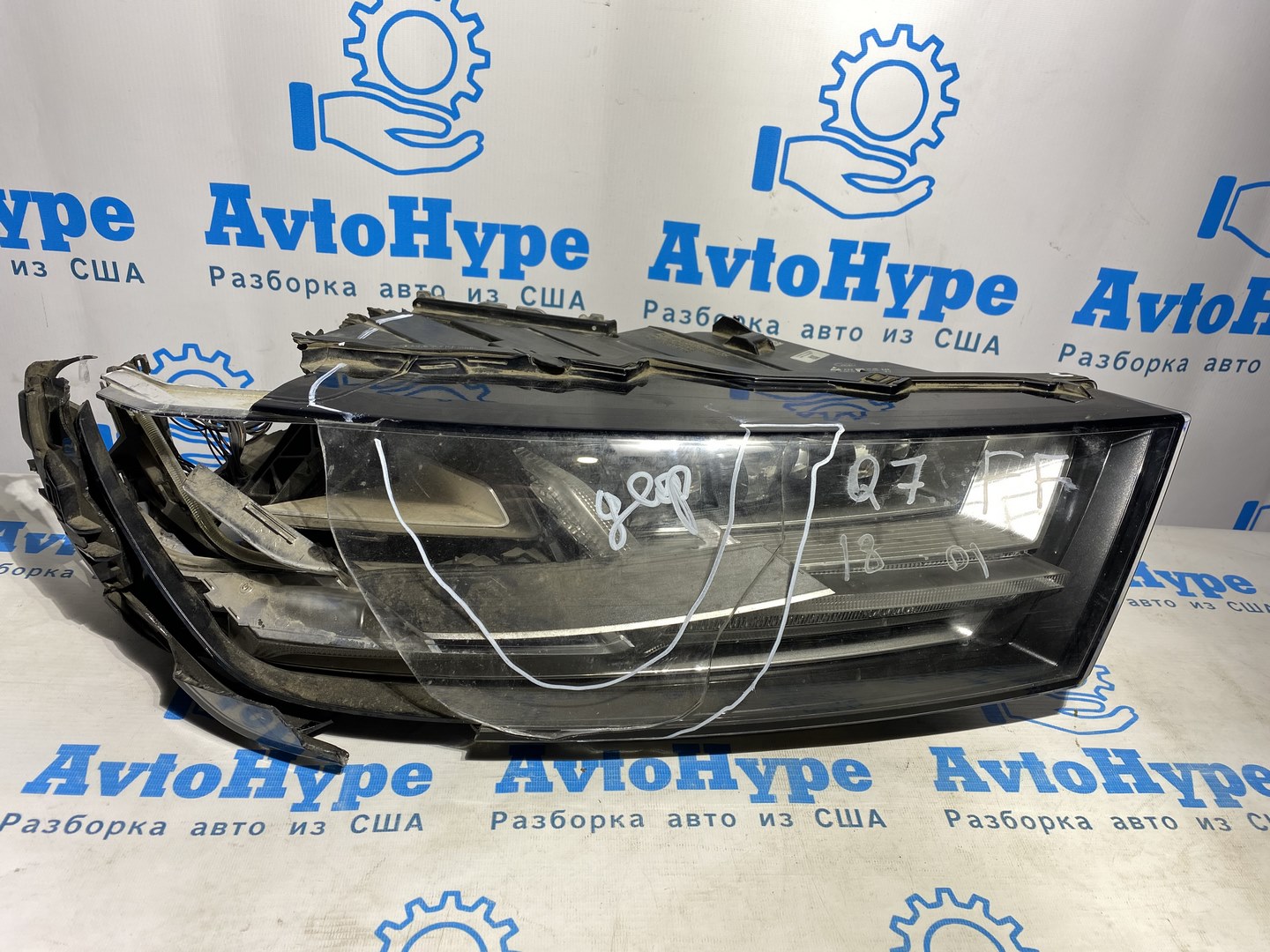 Фара передняя правая  Audi Q7 4M 15- дорест галоген на зч.