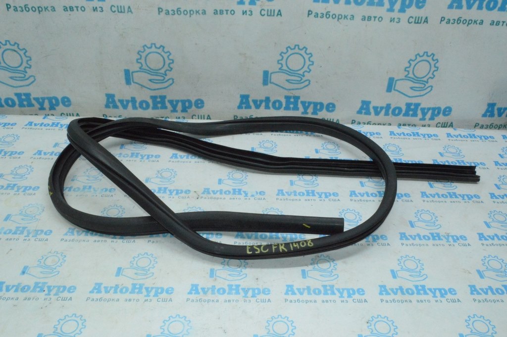 Уплотнитель дверного проема перед прав Ford Escape MK3 13- CJ5Z-7820708-B