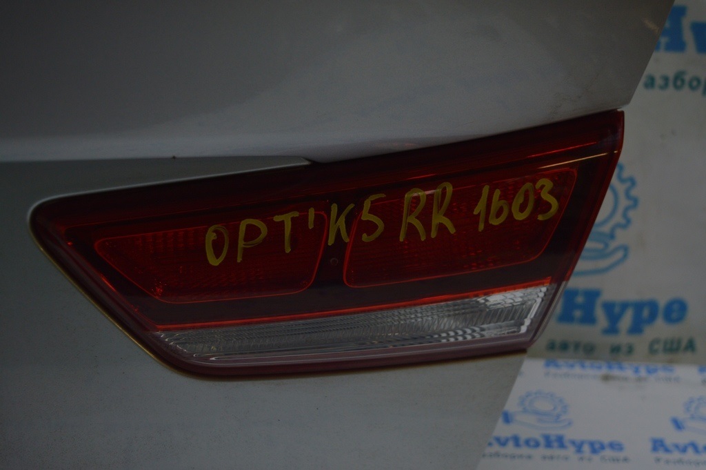 Фонарь внутренний (крышка багажника) правый Kia Optima 16- (03) 92404-D5000