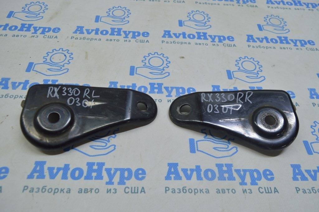 Лопух заднего подрамника левый Lexus RX330 RX350 RX400h 04-09 FWD 52204-0E010